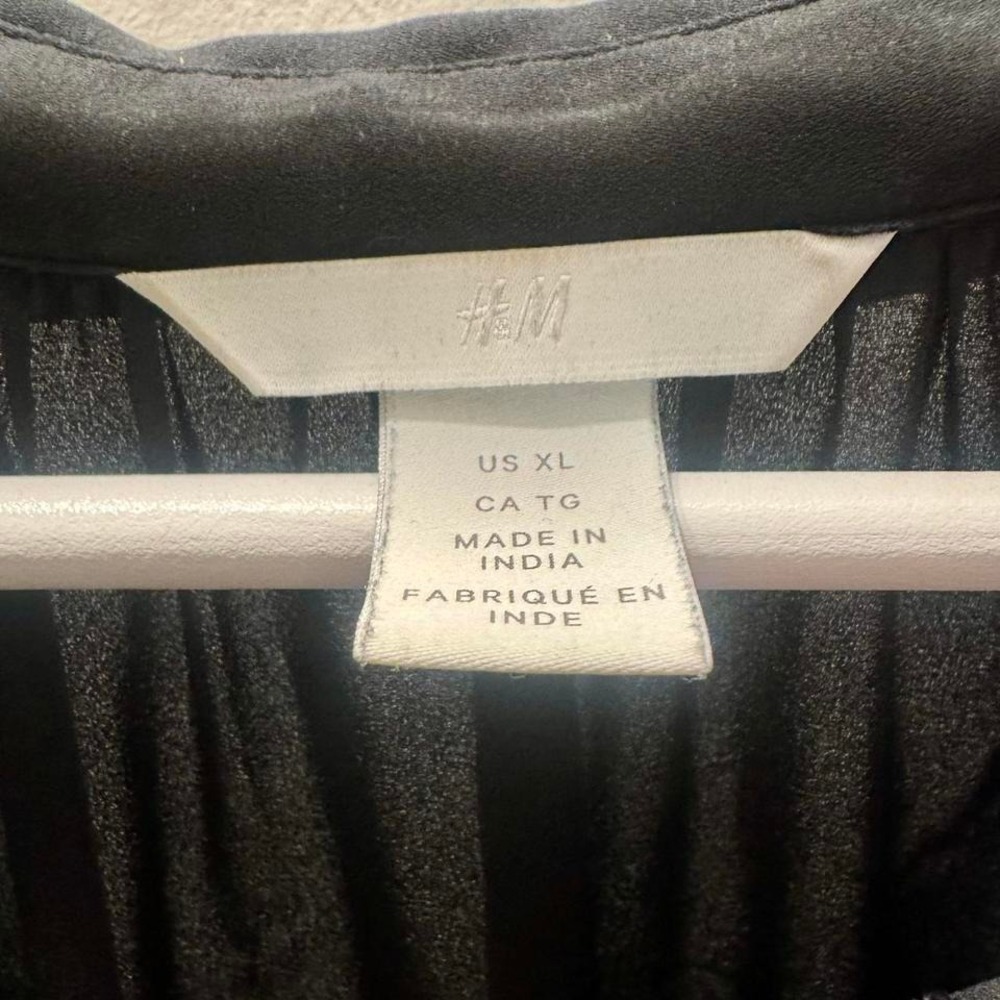 H&M oversized black blouse - Picture 2 of 2